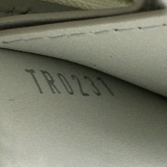 UNUSED LOUIS VUITTON M80209 Monogram LV Wallet - Picture 7 of 10